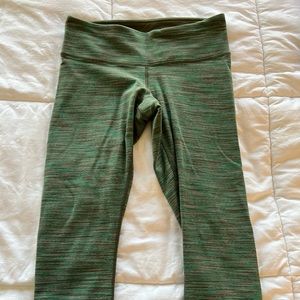 Wunder Under crop, 27in, lightly worn
